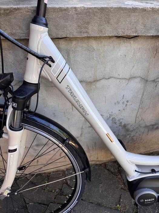 Електровелосипед Triumph Bosch + зарядний пристрій 36-4 без ключа.