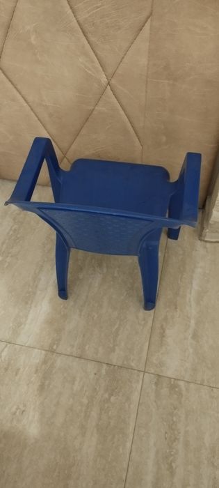 Plastikowe krzesełko dziecięce