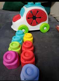 Samochód Clementoni + 8 szt klocków , zabawka sensoryczna