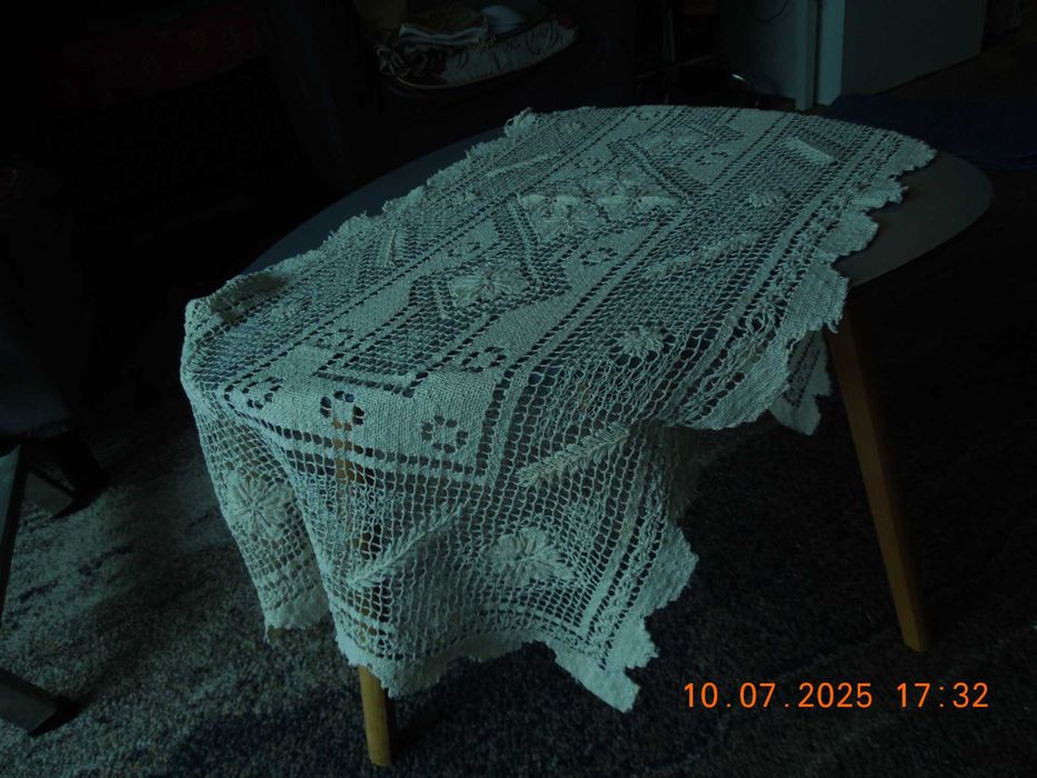 Tkany Lniany koronkowy obrusik na ławę - rękodzieło Rozmiar: 105x50cm