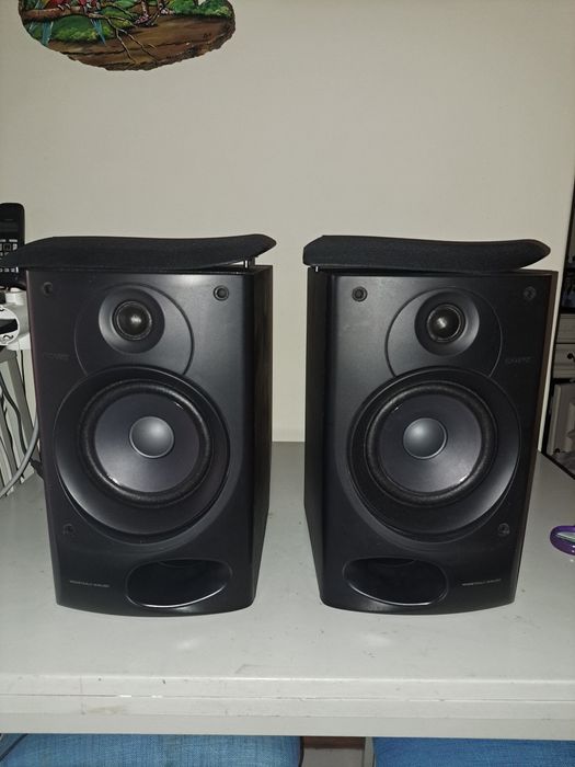 Um par de colunas da Sony model-ss-h5900 Fabricadas no Japão.