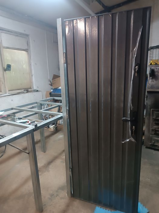 Drzwi bramy ocieplane