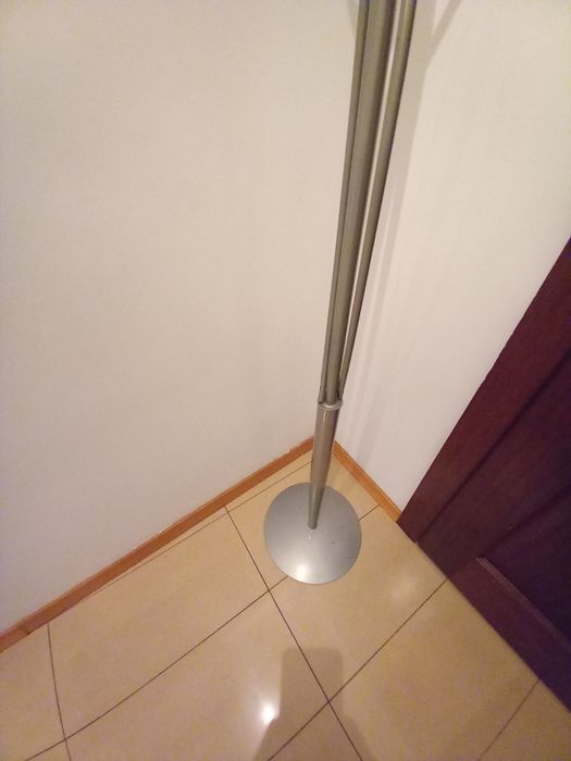 Wieszak stojący na ubrania