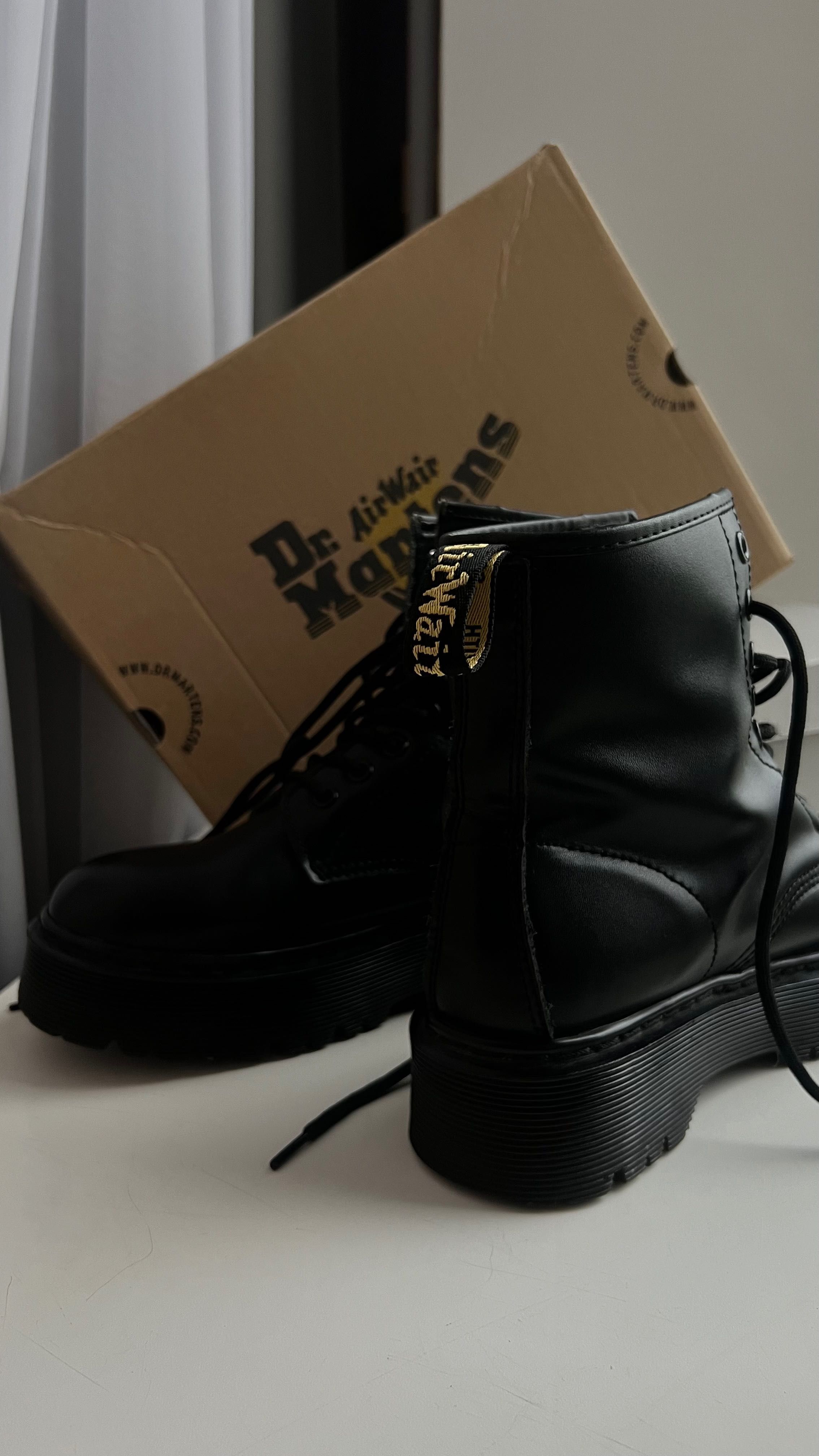 Шкіряні черевики Dr. Martens