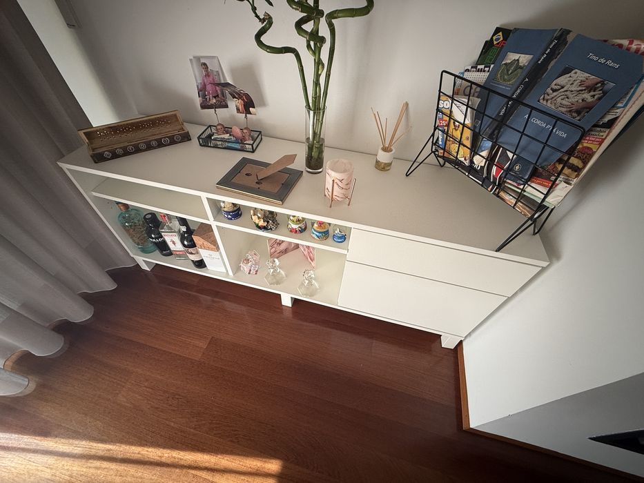 Vendo movel de sala cor branco, usado porém super conservado pouco uso