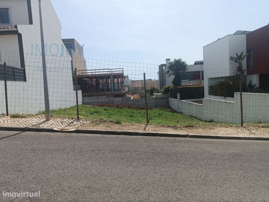 Terreno Urbano com 300 m2 em Carcavelos