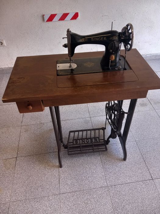 Maquina de cozer singer