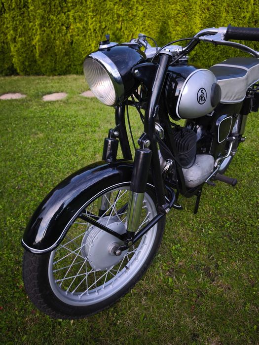 Motocykl SHL M11 po kompletnej renowacji wyprzedaż kolekcji OSA WFM