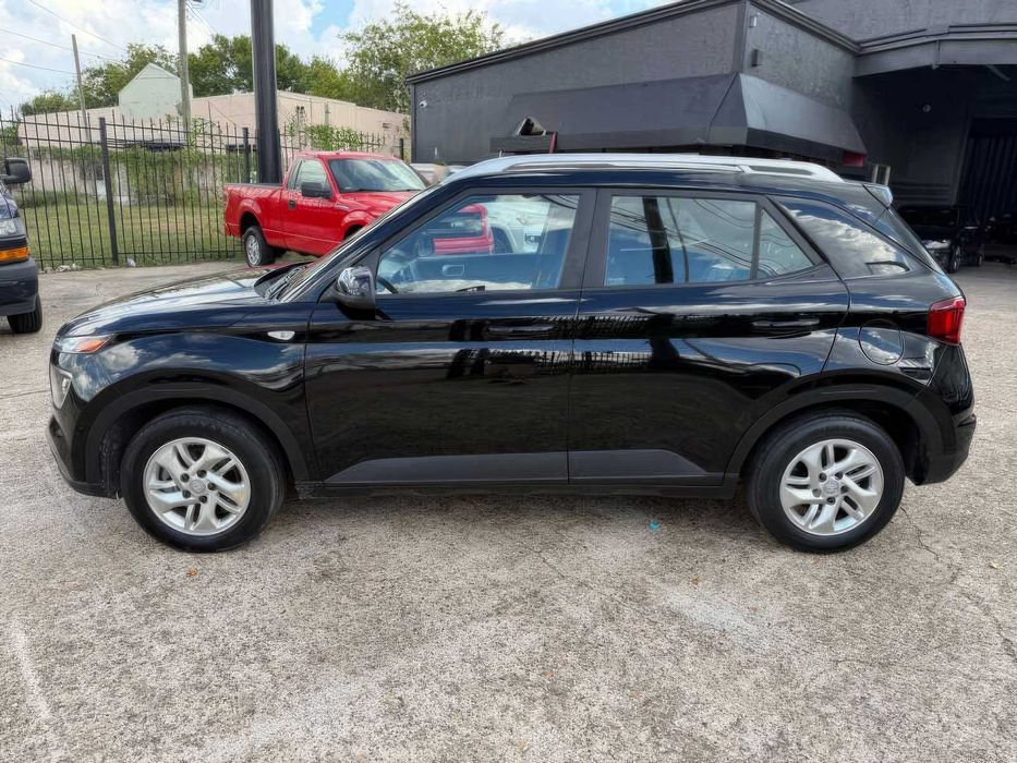 Hyundai Venue      2020