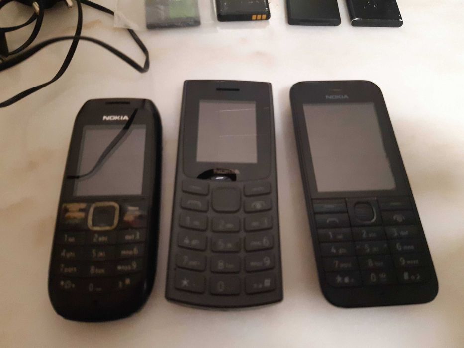3telemóveisNOKIA+4baterias+3carregadores+1phone com microfone