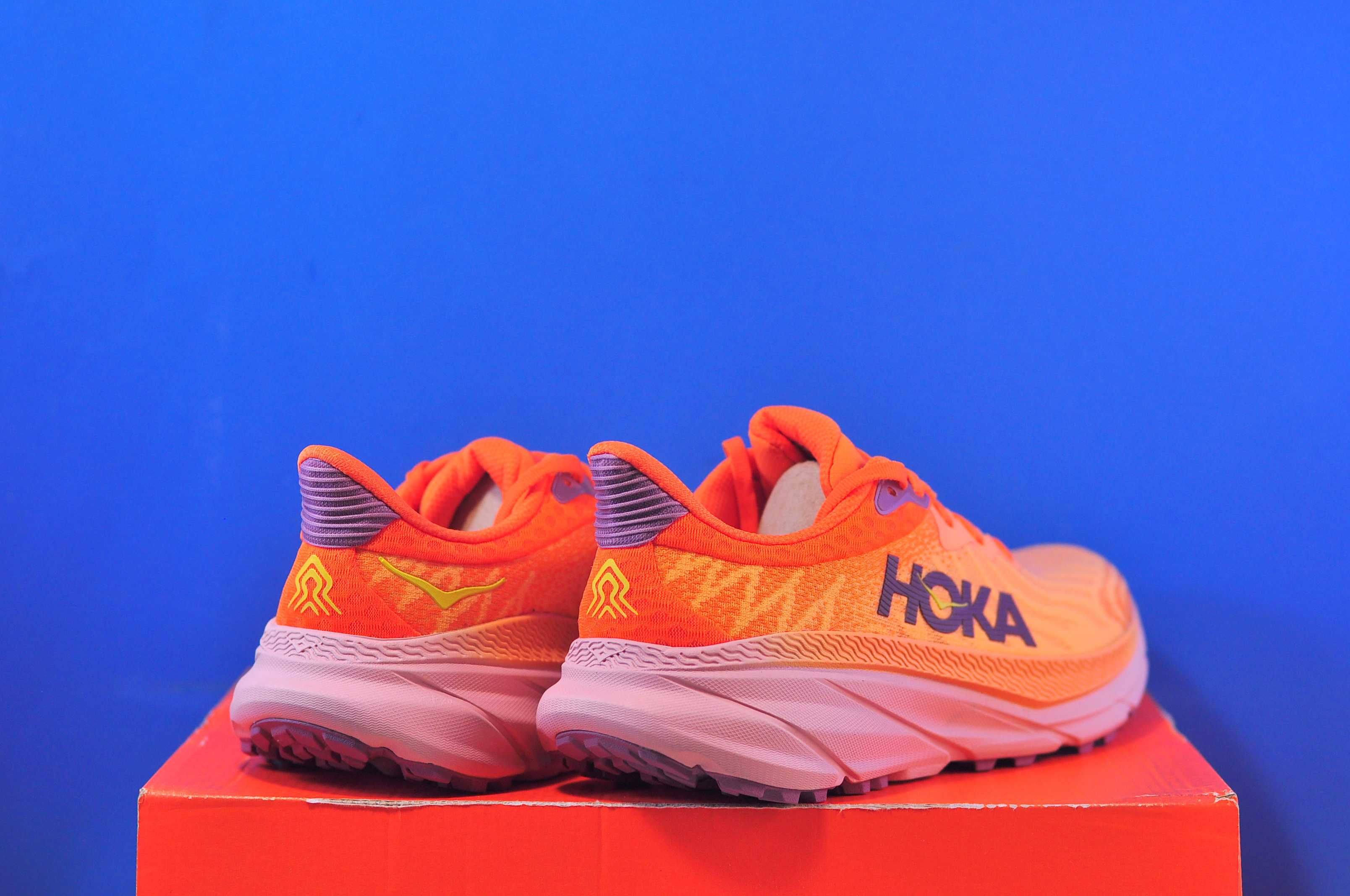 Кросівки Hoka Clifton 9 Wide 'Vanilla Astral', Challenger ATR 7 Mock