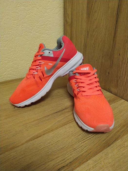 Кроссовки Nike WMNS ZOOM WINFLO 2