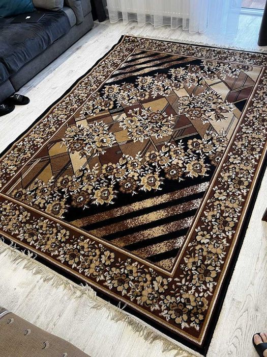 Продам килим для залу