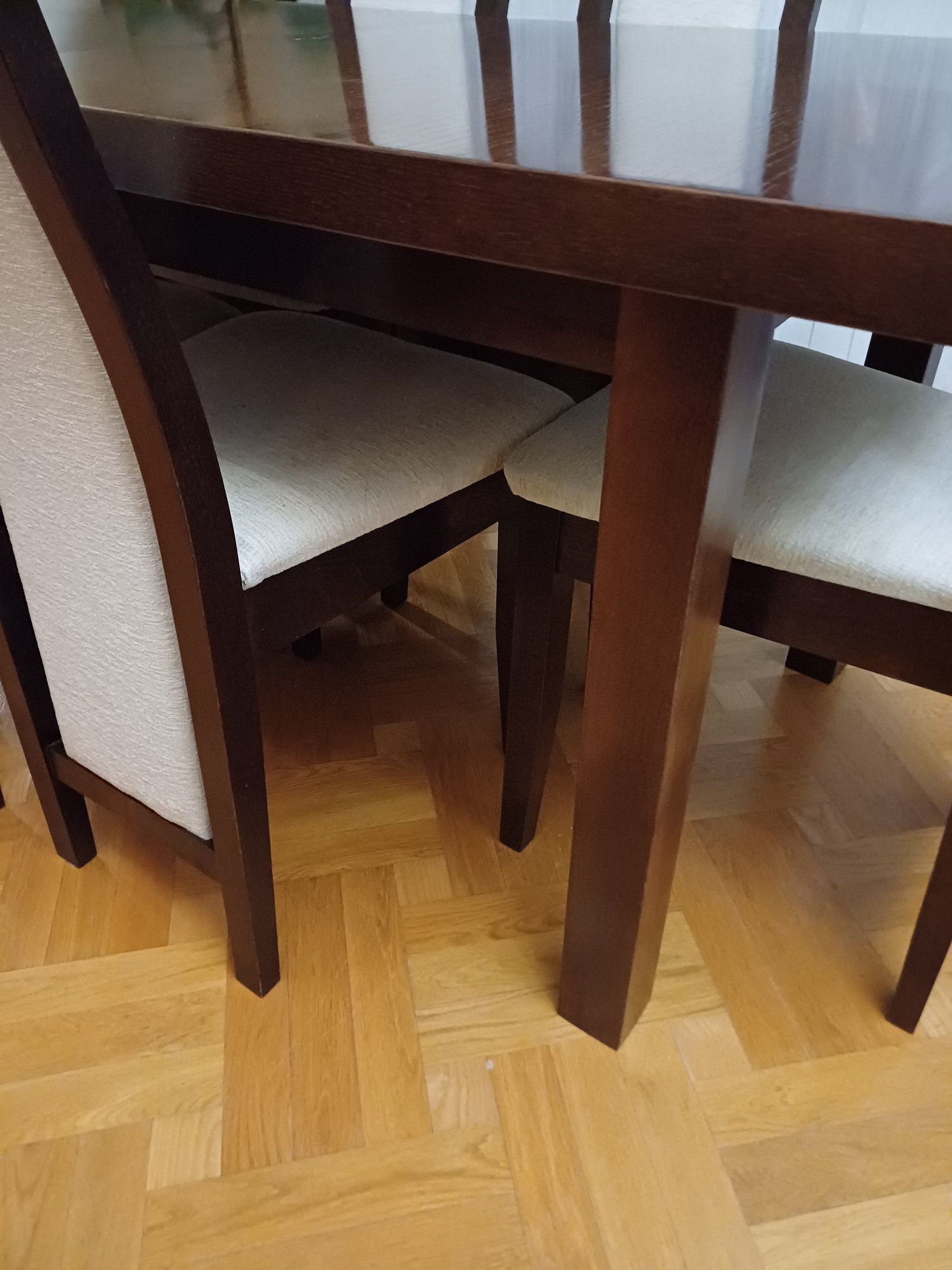 Stół rozkładany i 6 krzeseł