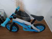 Bicicleta azul sem pedais