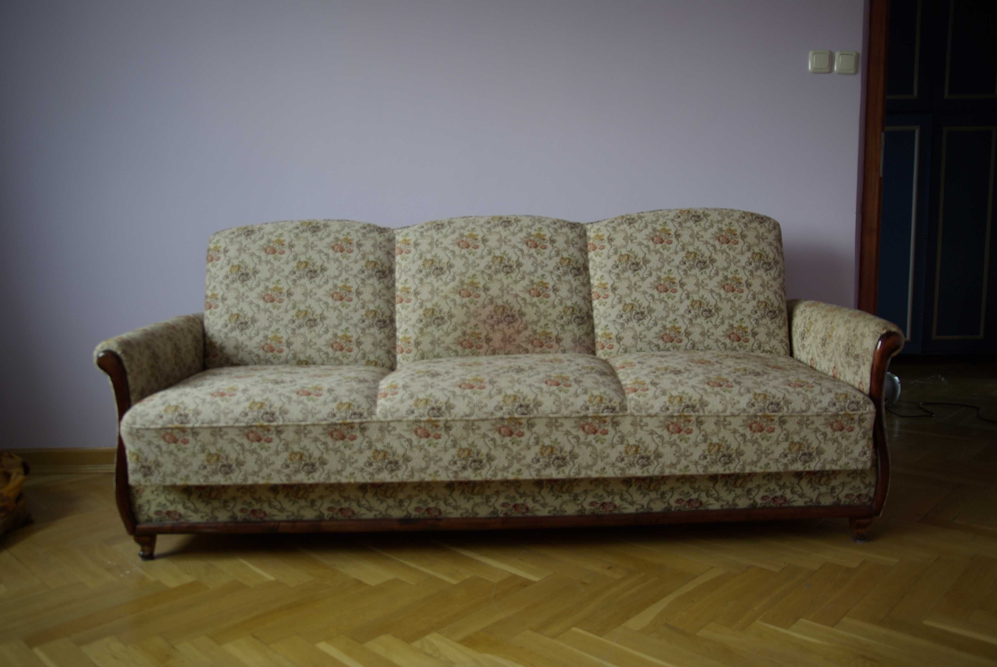 Kanapa sofa wersalka Lirka po renowacji -  nowe obicie