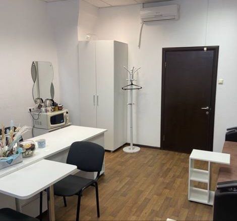 Продаж меблів у використанні, столи, крісла,робочі місця,орг тех,тумба