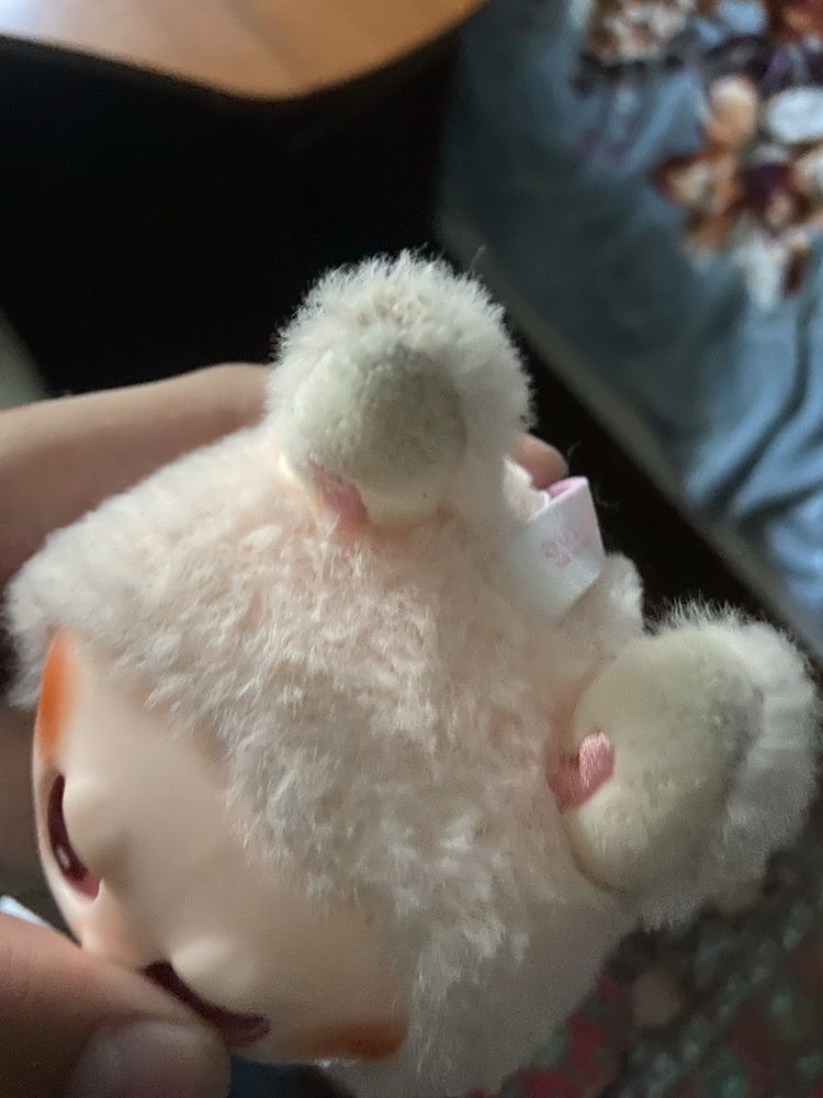 Лабубу рожевого кольору