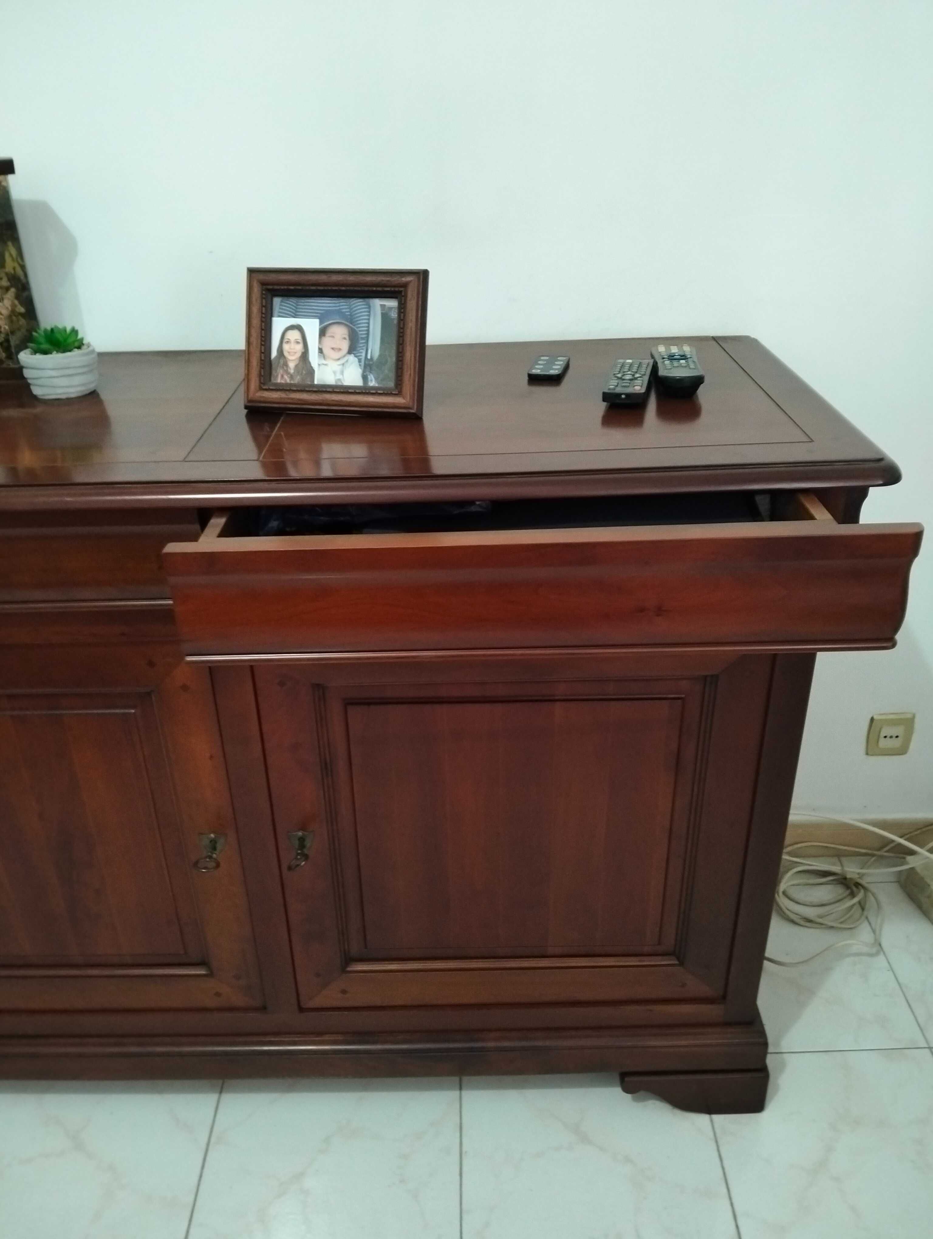 Aparador de cerejeira maciça