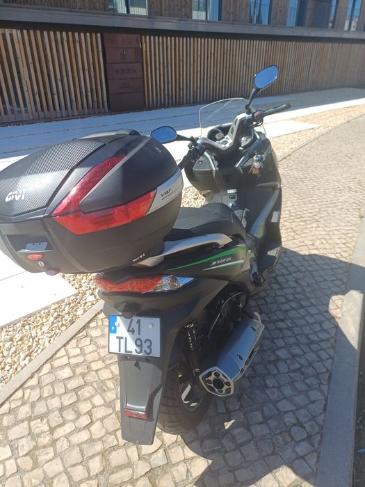 Kawasaki J125 scooter