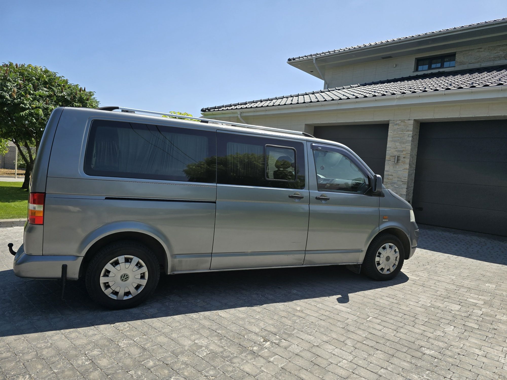Продам Volkswagen Caravelle 9 мест