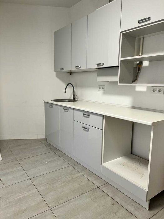 Фасадное помещение на тихой улице центра города. Ремонт.