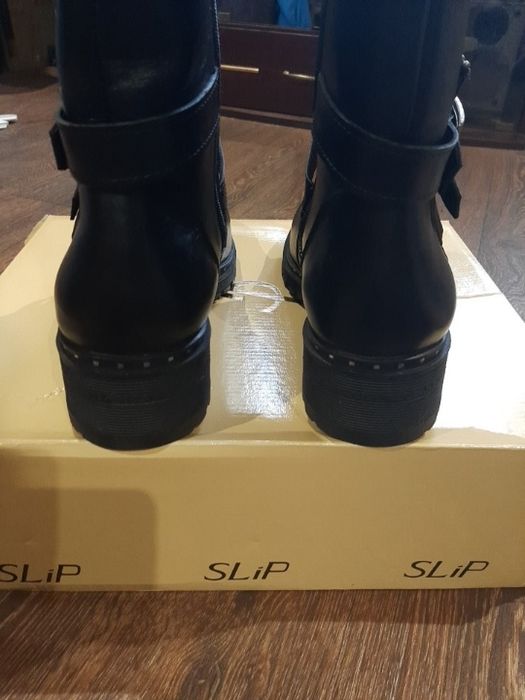 Ботиночки натуральная кожа.