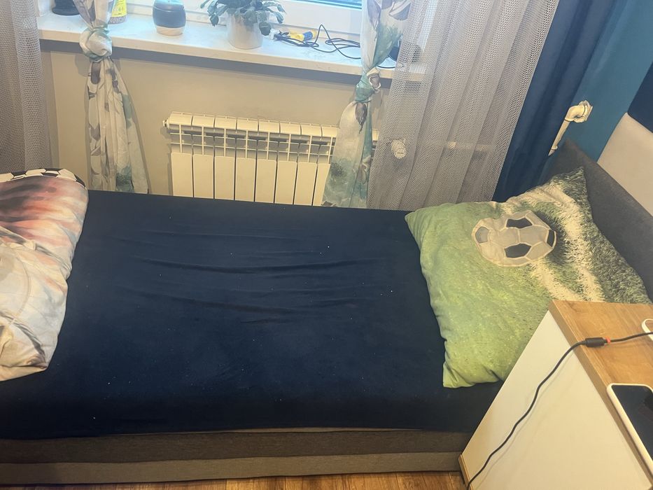 Tapczan jednoosobowy z pojemnikiem
