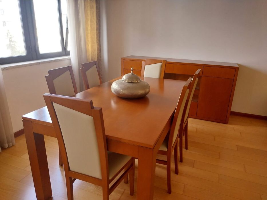 Mesa + cadeiras em ótimo estado