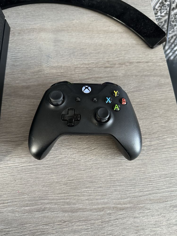 Ігрова приставка Xbox One X | 1TB