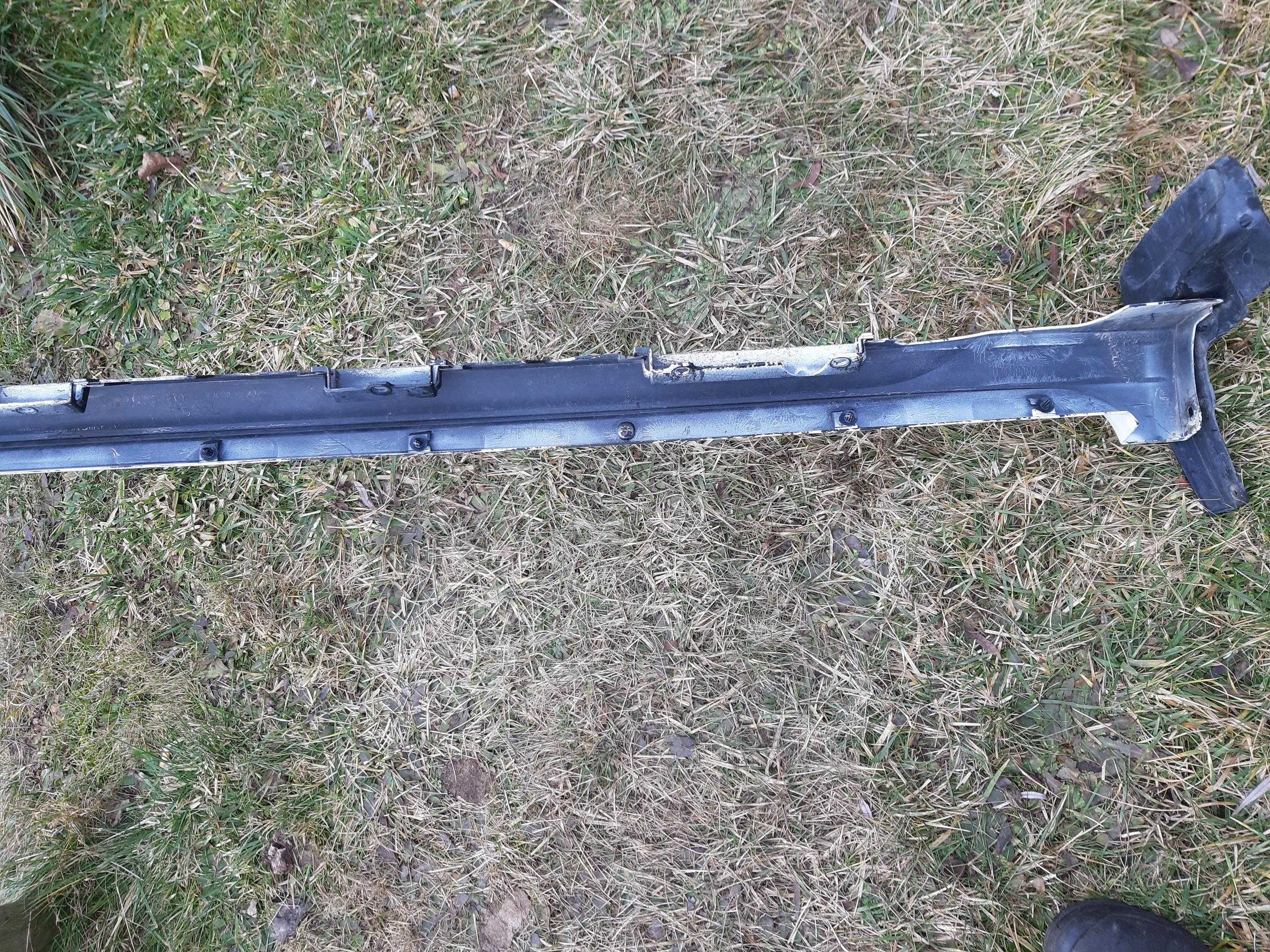 Listwa progowa Toyota Sienna 11-20 prawa 040