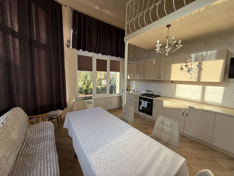 Сдам дом Архитекторская  с ремонтом 4 к 150 м ,место для авто! Киевски