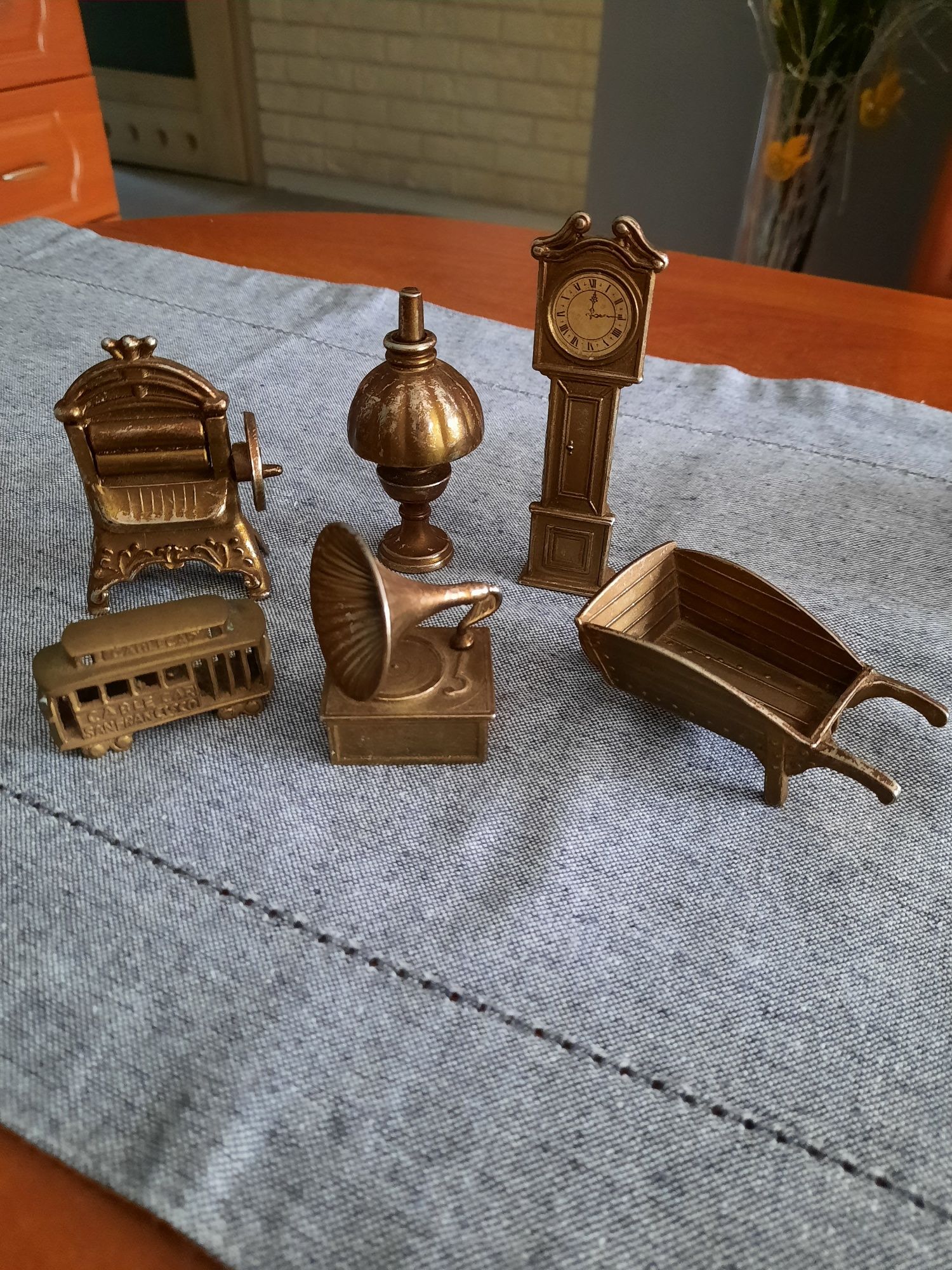 Miniatury mosiężne Zegar Gramofon Tramwaj Lampa itp/Made in England