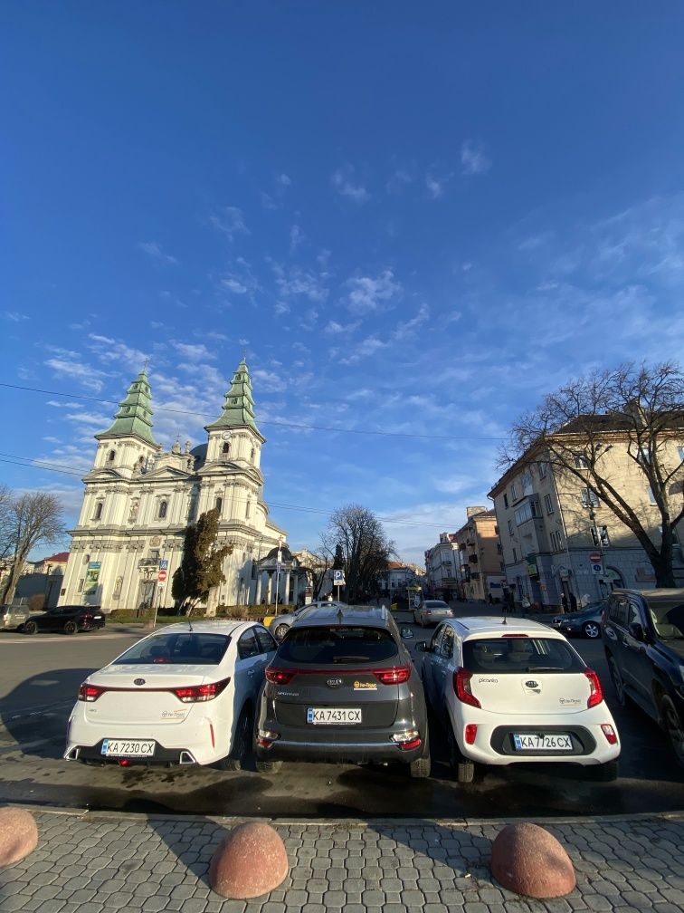 Прокат автомобілів, оренда машини