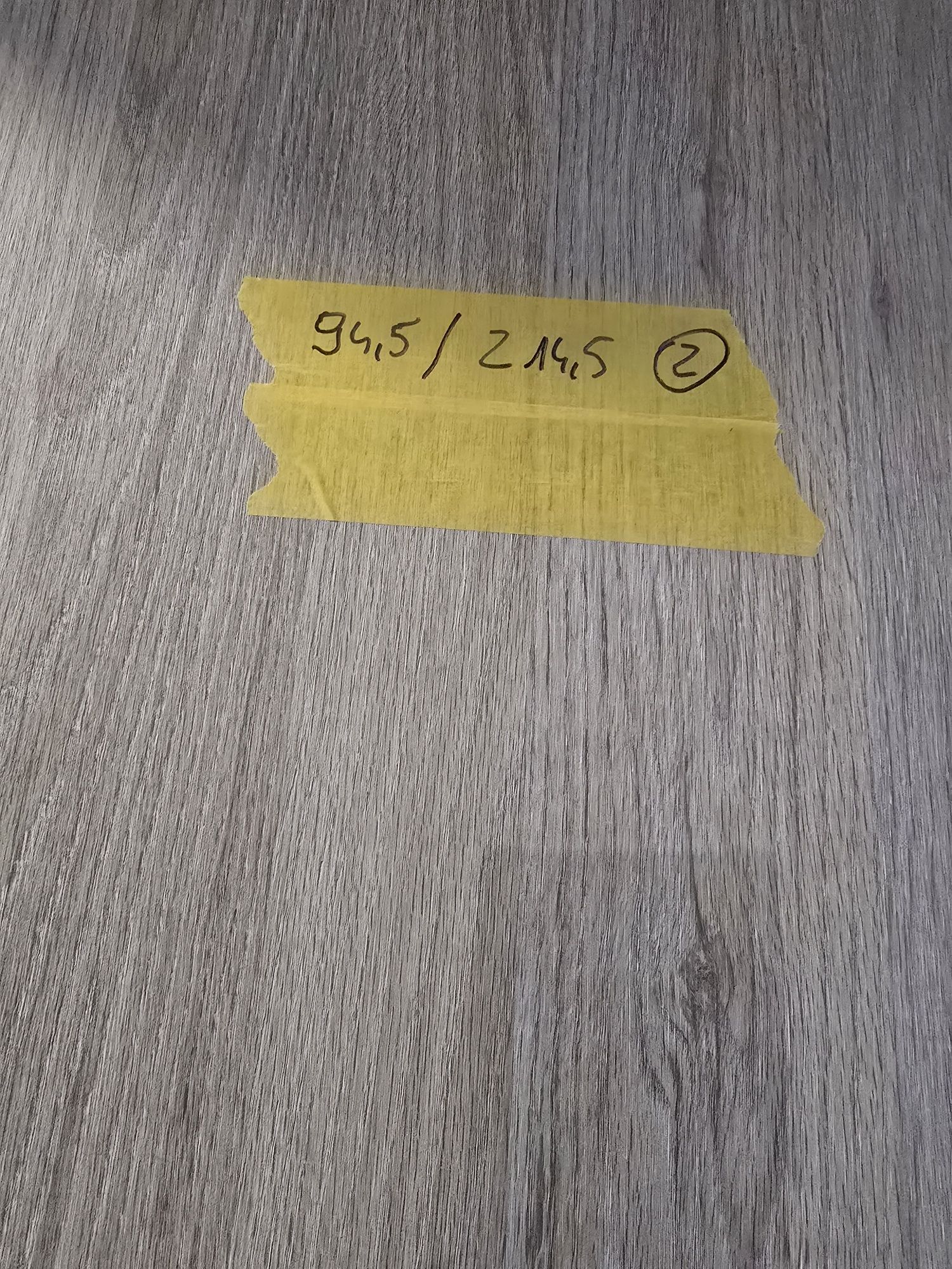 Drzwi przesuwne z okuciami
