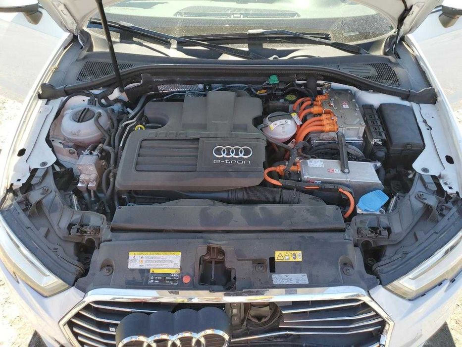 2017 Audi A3 e-tron Premium Plus hybrid в порту