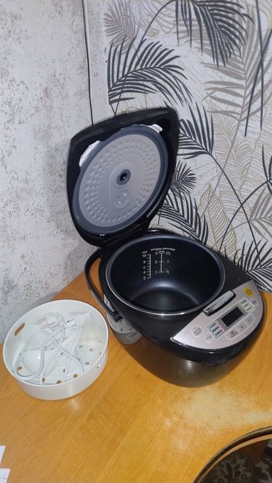 Мультиварка Midea MB-FS5018D