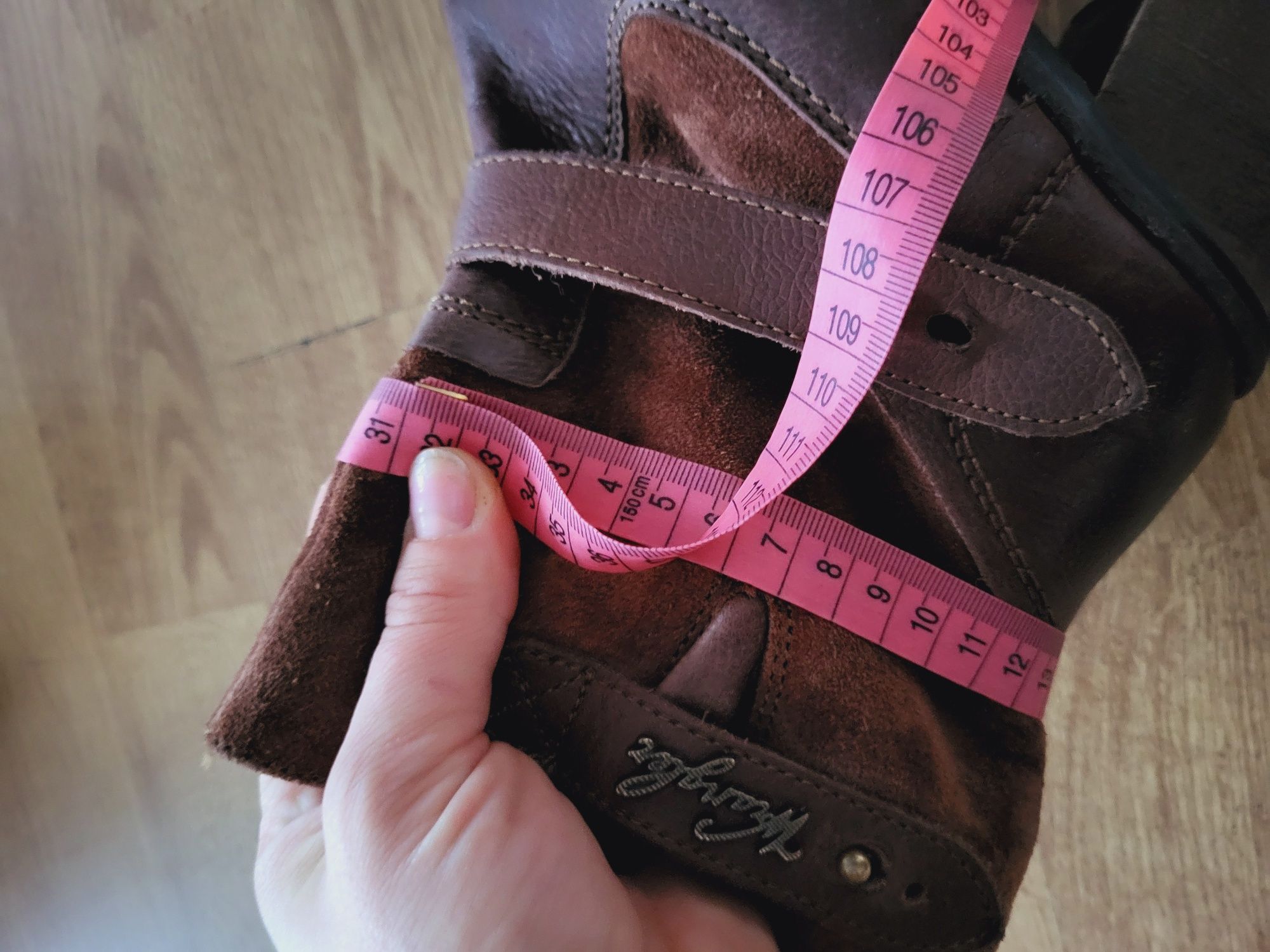 Brązowe botki skórzane zamszowe Wrangler 36 ze sprzączkami