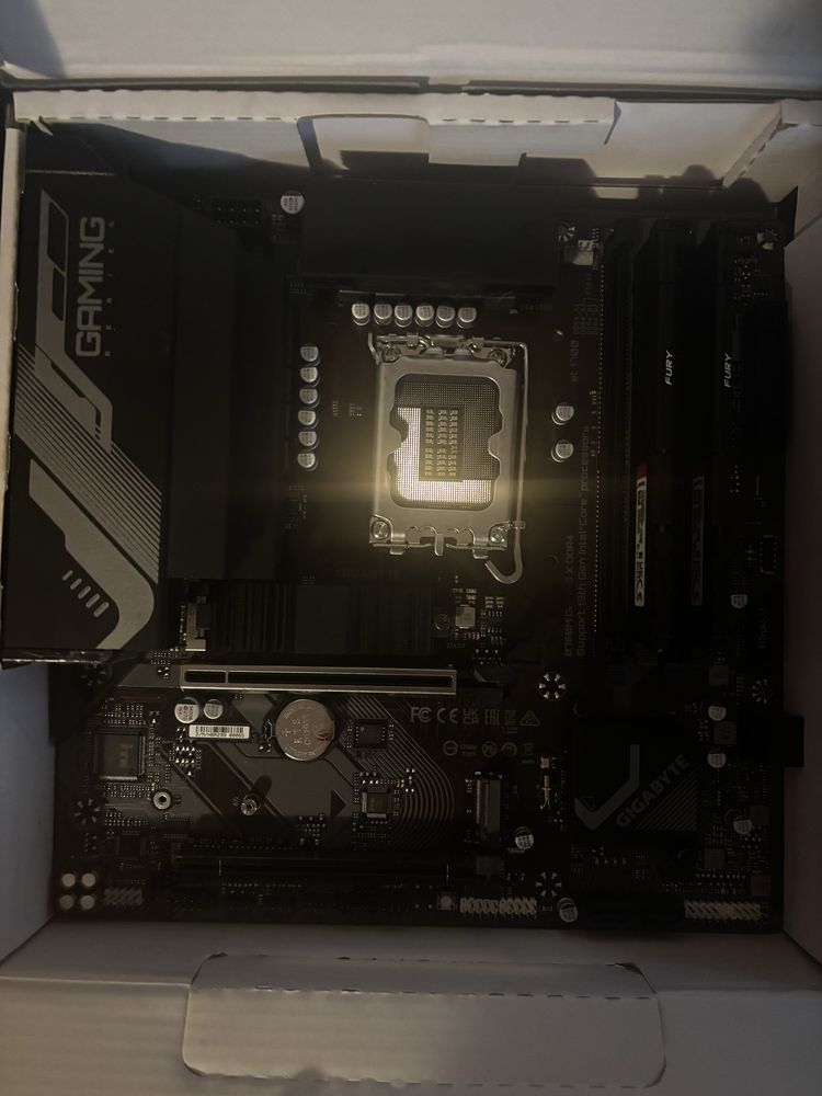 Gigabyte B760M Gaming x DDR4 + ram
