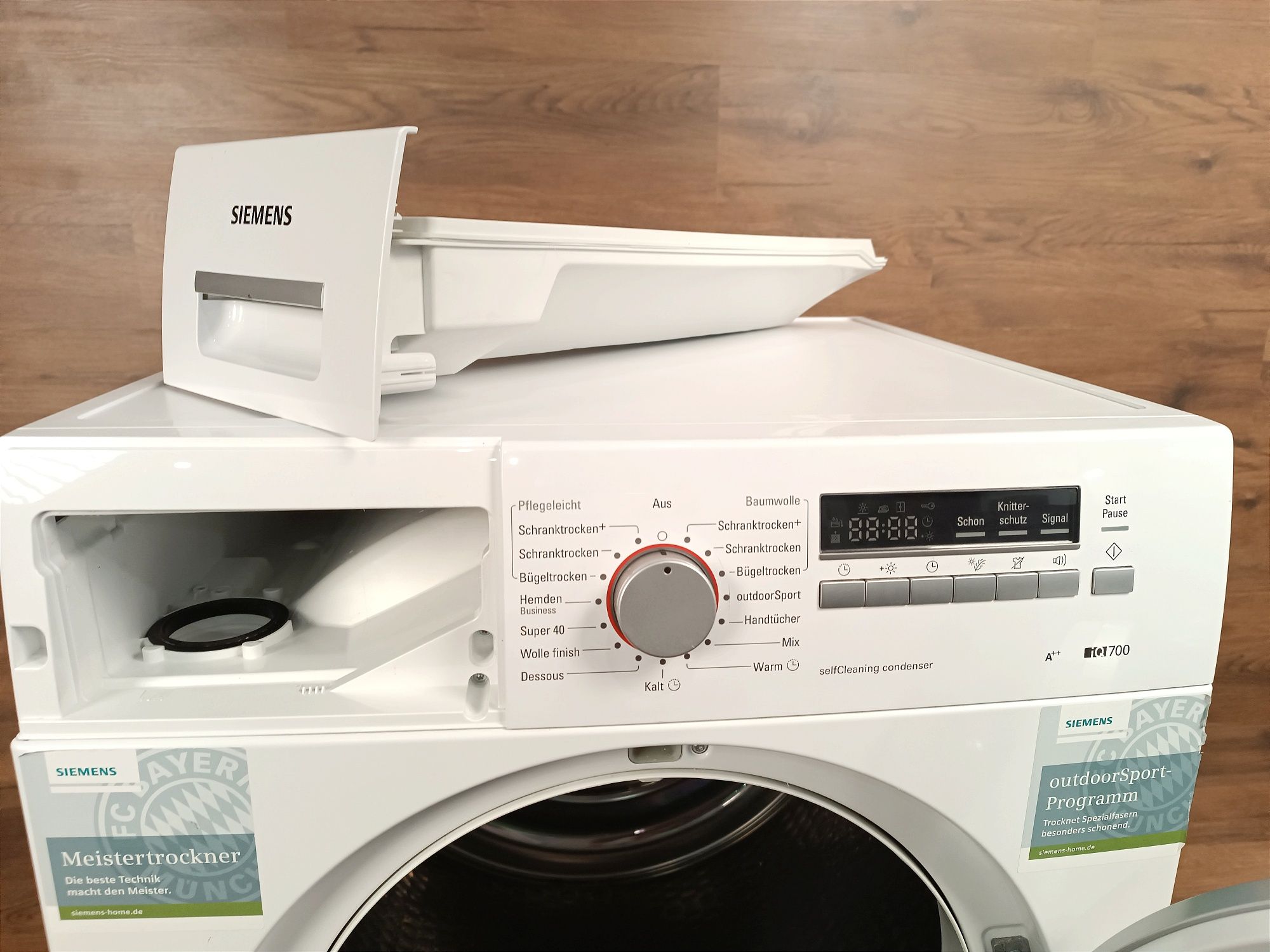 Сушильна машина Siemens  WT46W2FCB/07 7кг тепловий насос
