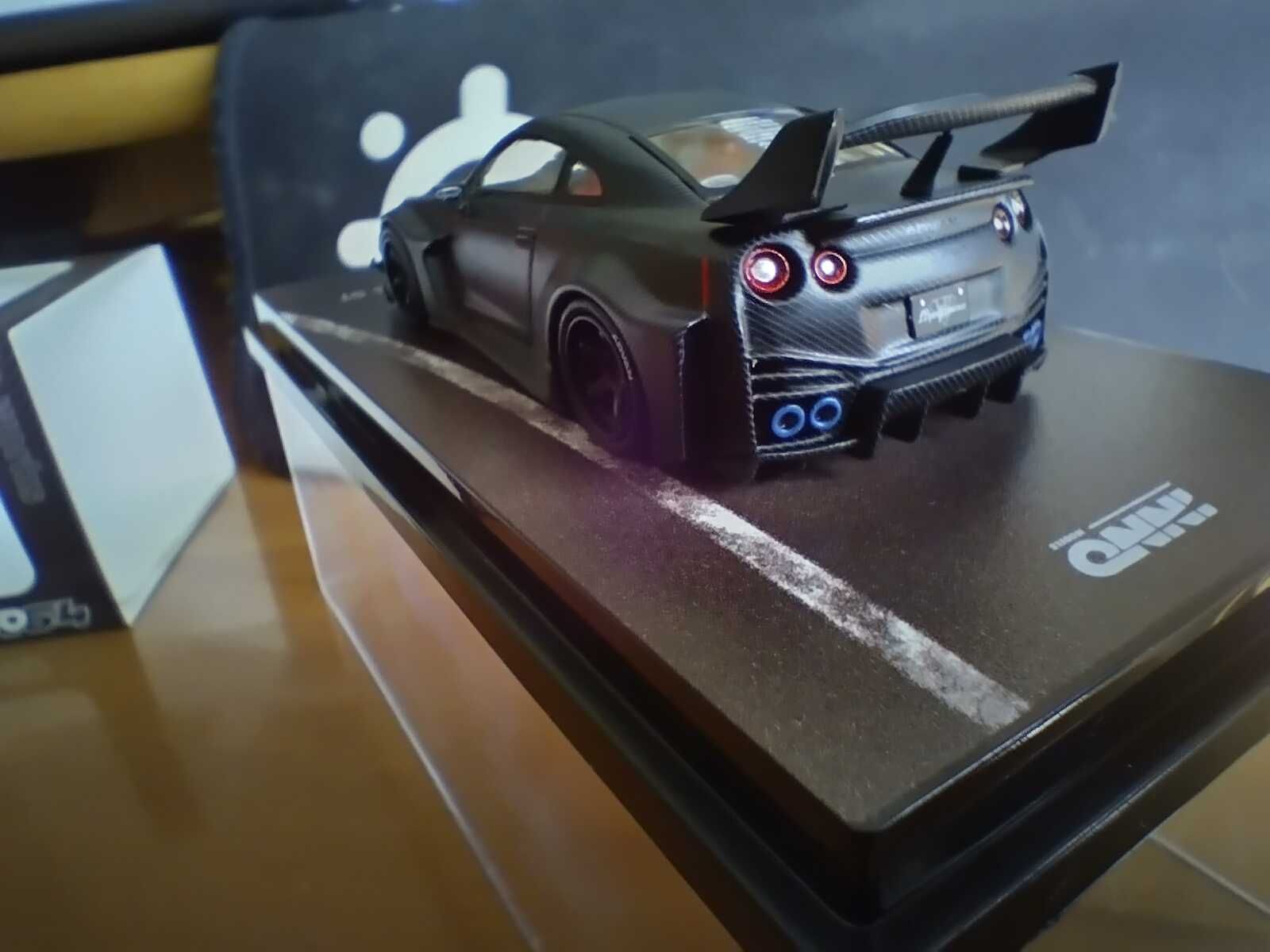 Coleção diecast 1:64 inclui tarmac, inno64, street weapon
