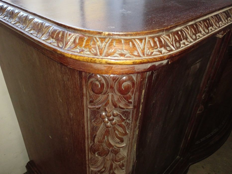 Stary kredens antyk zabytek