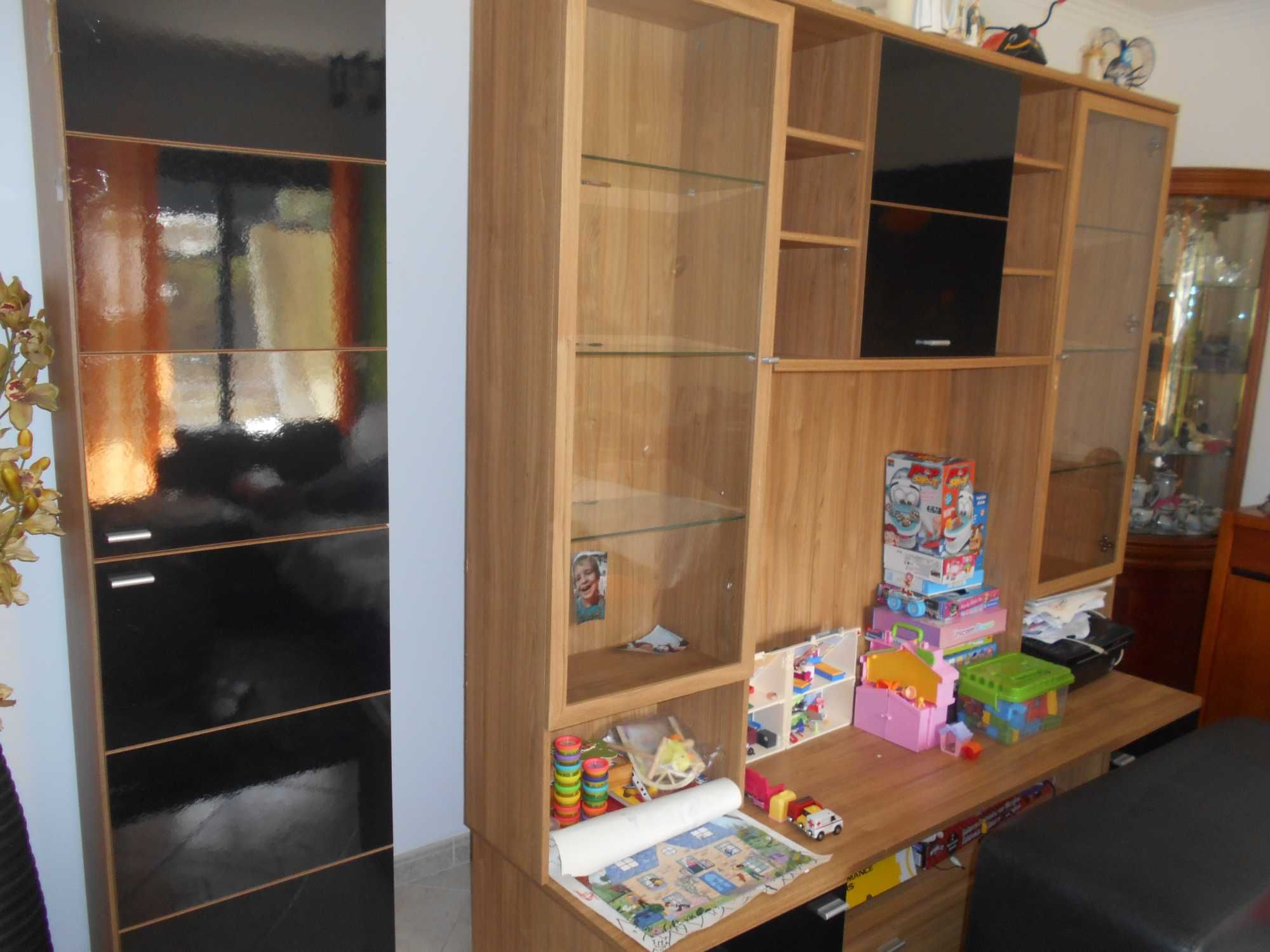 Móvel Sala TV e Vitrines com luzes Led