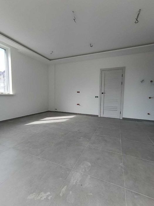 Двокімнатна квартира с.Гатне  з ремонтом в новобудові.