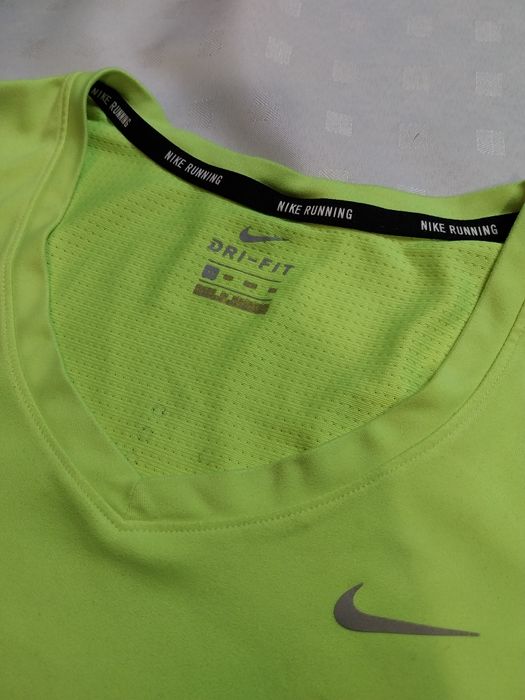 Neonowa damska koszulka treningowa Nike Running XS