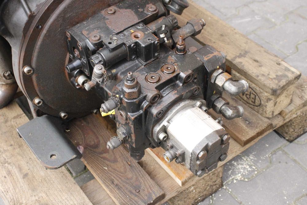 Silnik Deutz 2.3 d2011l03 diesel 3 cylindrowy komatsu genie kompresor