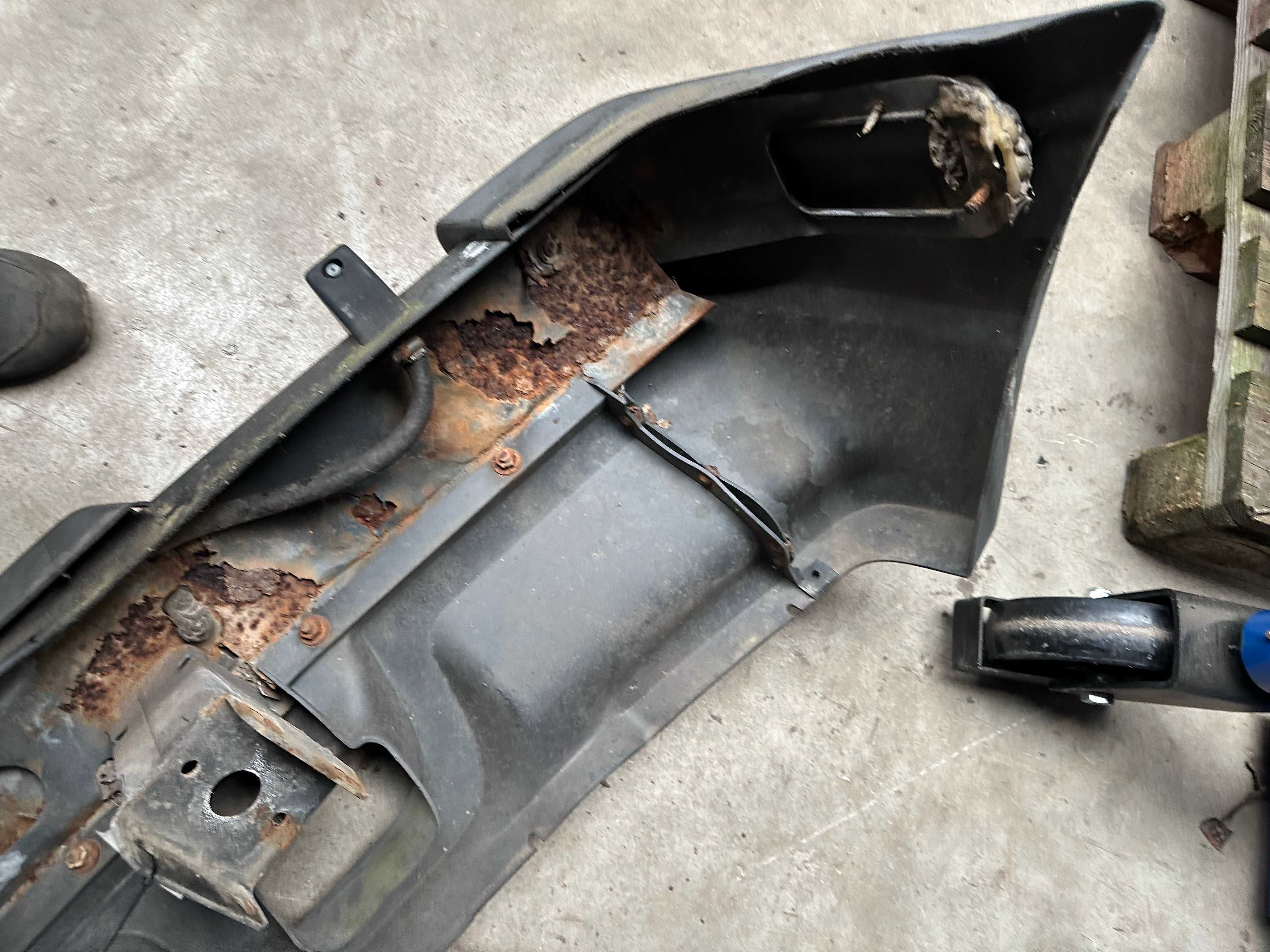 Land Rover Discovery 300 Parachoques completo