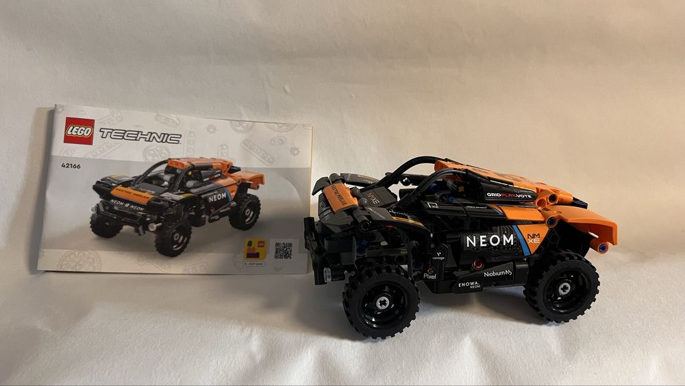 Лего модель автомобіля Lego Technic Neom McLaren Extreme E 42166