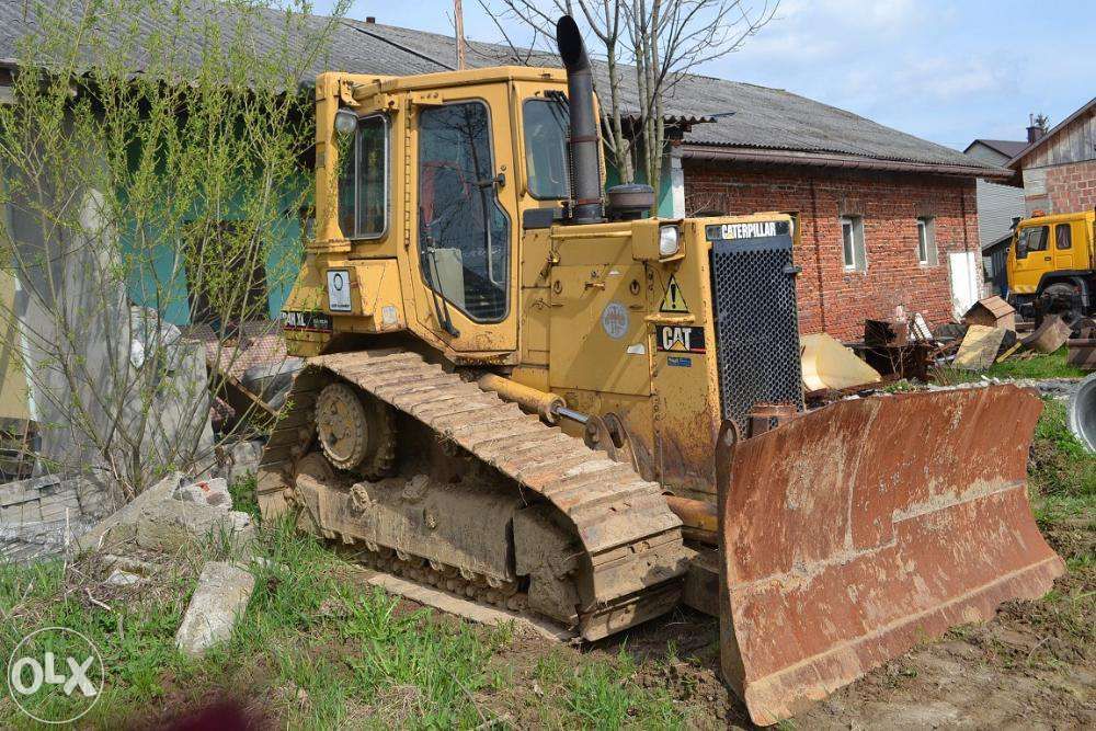 Usługi Spycharką Caterpillar D4 H XL, niwelowanie terenu pod budowę