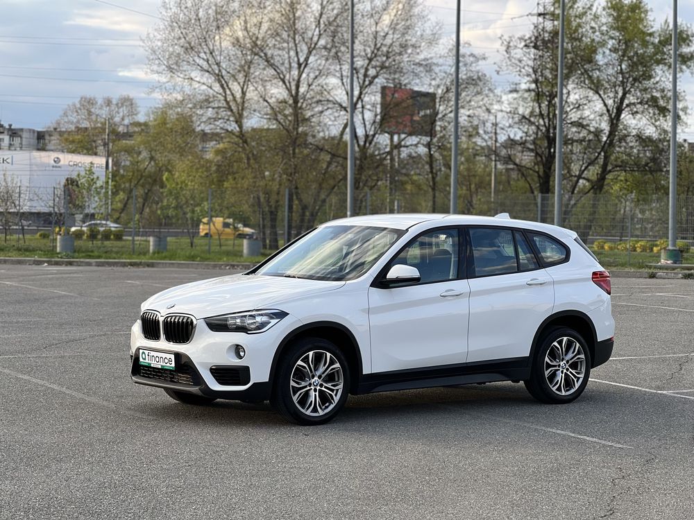 Офіційний BMW X1 (без дтп)